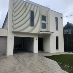 Chevron Island Holiday Home Surfers Paradise Gold Coast